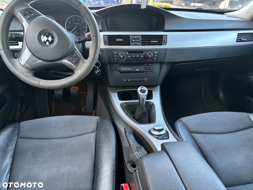 BMW Seria 3 318i - 9