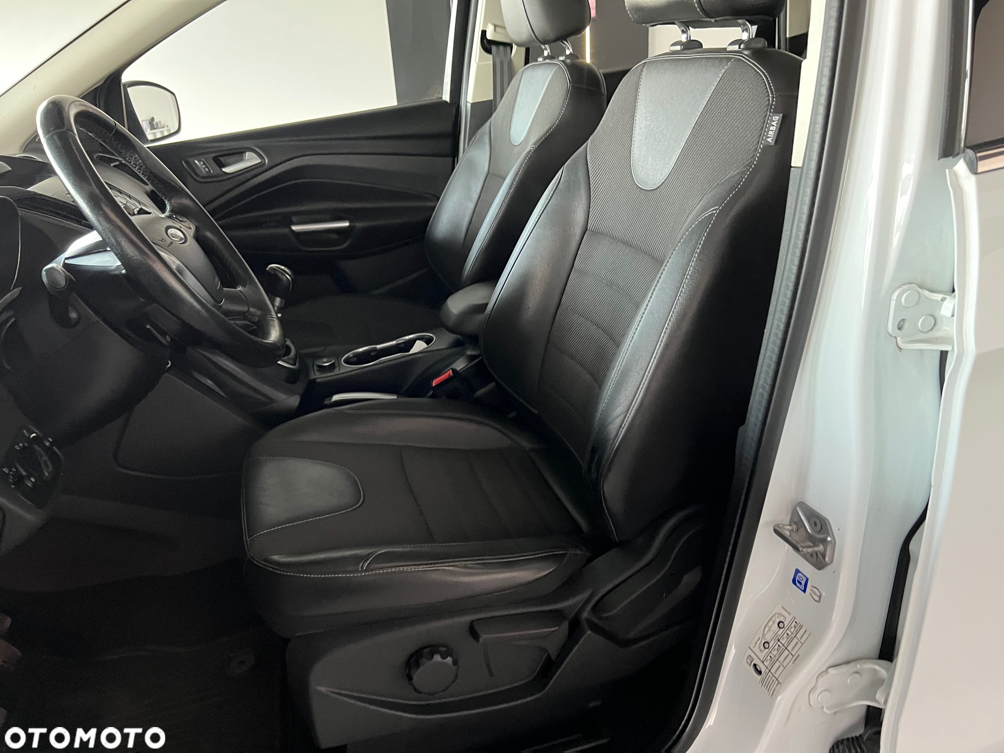 Ford Kuga - 10