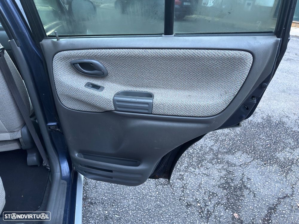 Suzuki Grand Vitara Metal Top 2.0 TDi - 10