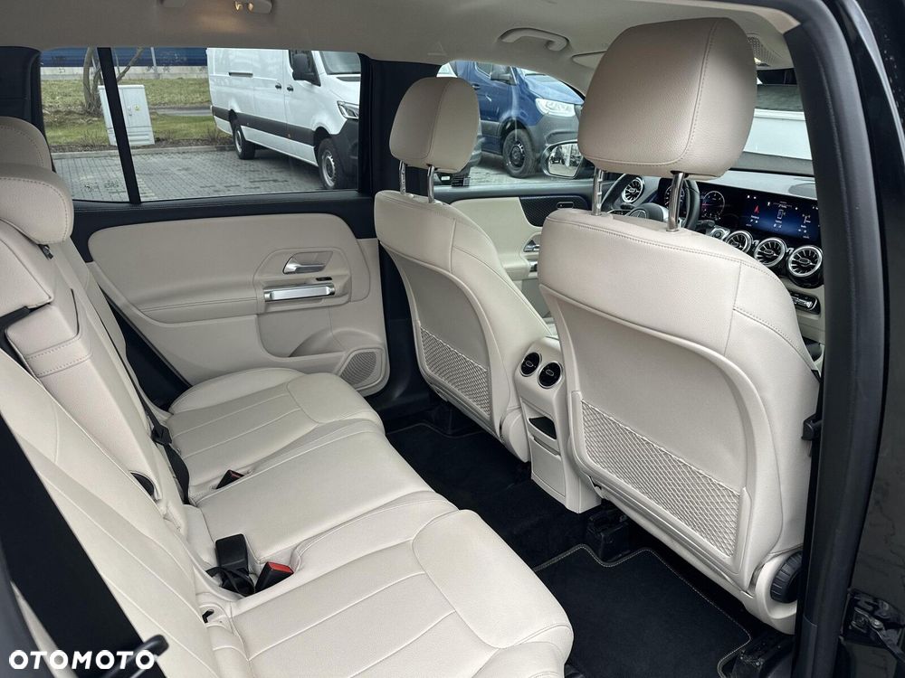 Mercedes-Benz GLB - 15