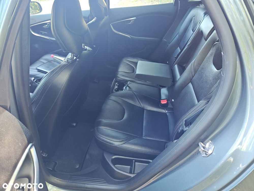 Volvo V40 T3 Drive-E Momentum - 24