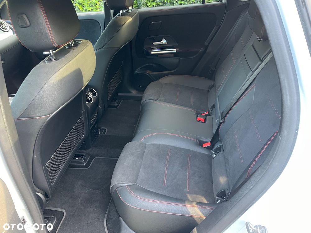 Mercedes-Benz EQA 350 66.5kWh 4-Matic AMG Line - 16