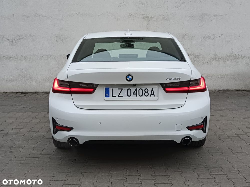 BMW Seria 3 330i xDrive Sport Line - 10