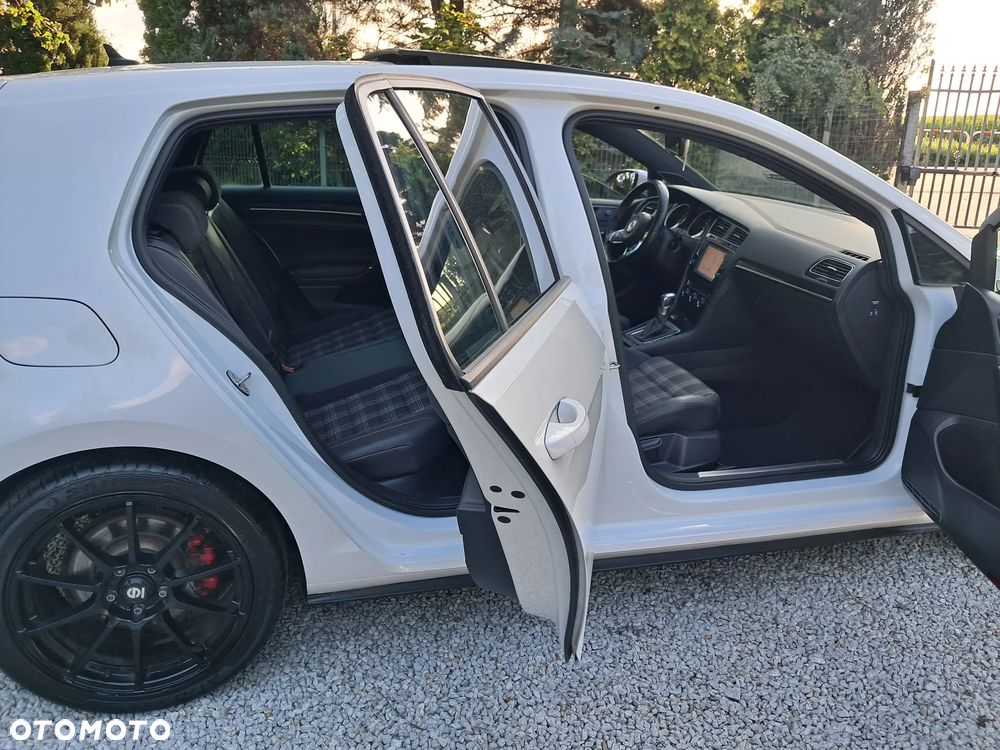 Volkswagen Golf - 14