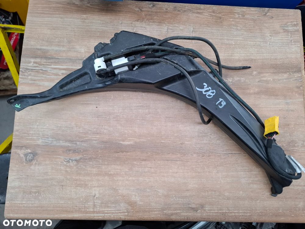 PEUGEOT 308 T9 ZBIORNICZEK SPRYSKIWACZY - 1