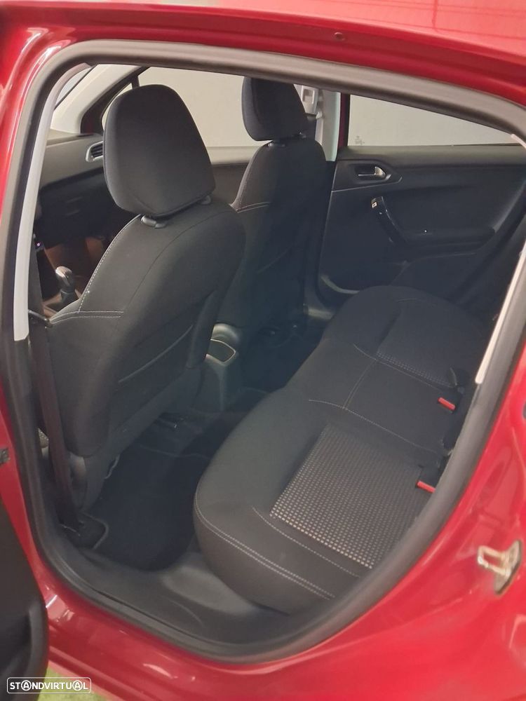 Peugeot 208 1.2 PureTech Style - 19