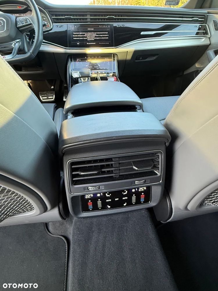 Audi SQ8 - 8
