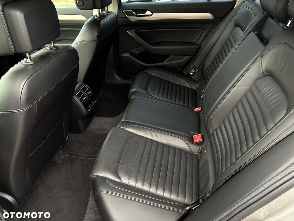 Volkswagen Passat Variant 2.0 TDI Bi-Turbo BMT 4Mot Highline DSG - 29