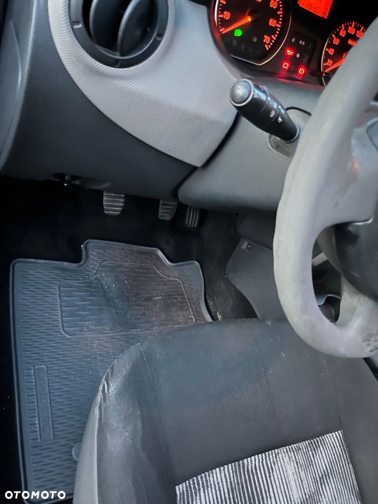 Dacia Sandero - 8