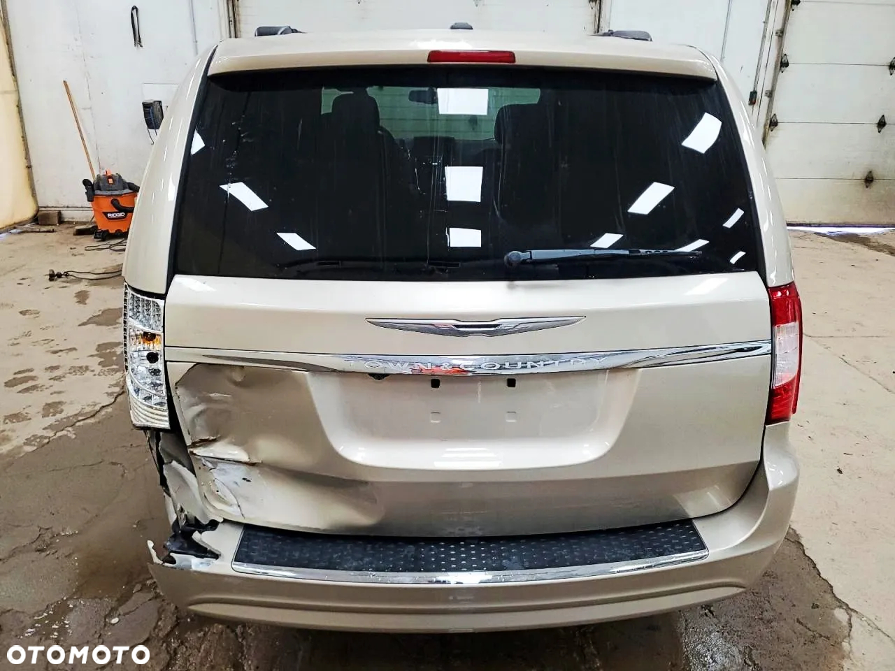 Chrysler Town & Country 3.6 Limited - 6