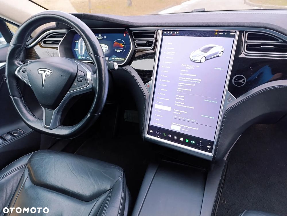 Tesla Model S - 3