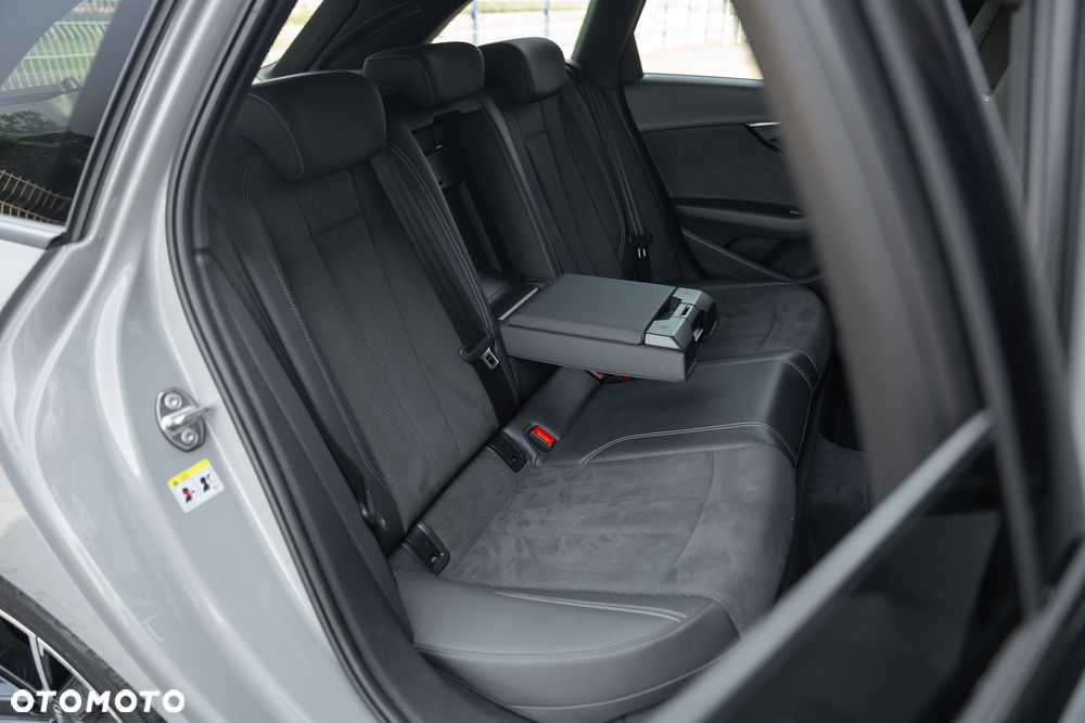 Audi A4 Avant 40 TFSI quattro S tronic S line - 36