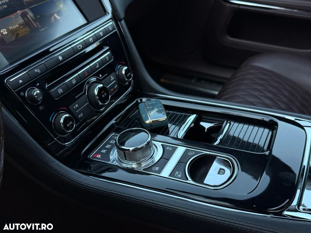 Jaguar XJ 30d Premium Luxury - 17