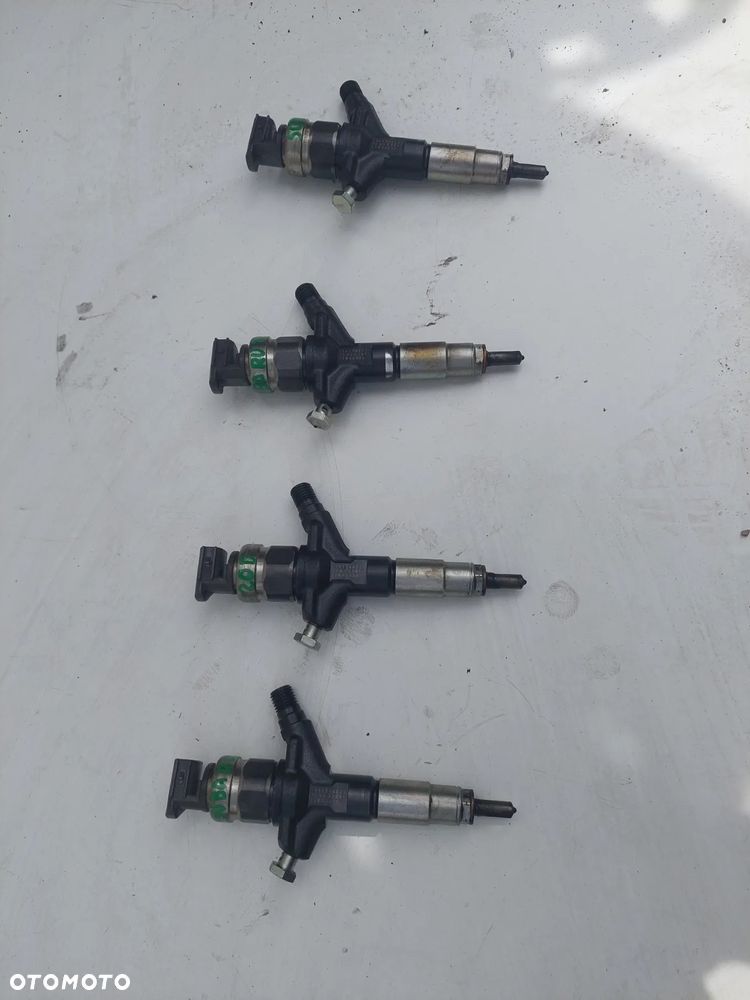 WTRYSKIWACZ SUBARU IMPREZA III 2.0 D 16613AA020