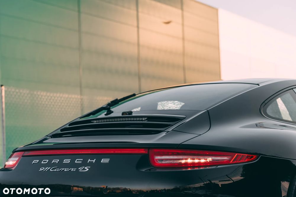 Porsche 911 Carrera 4S - 5