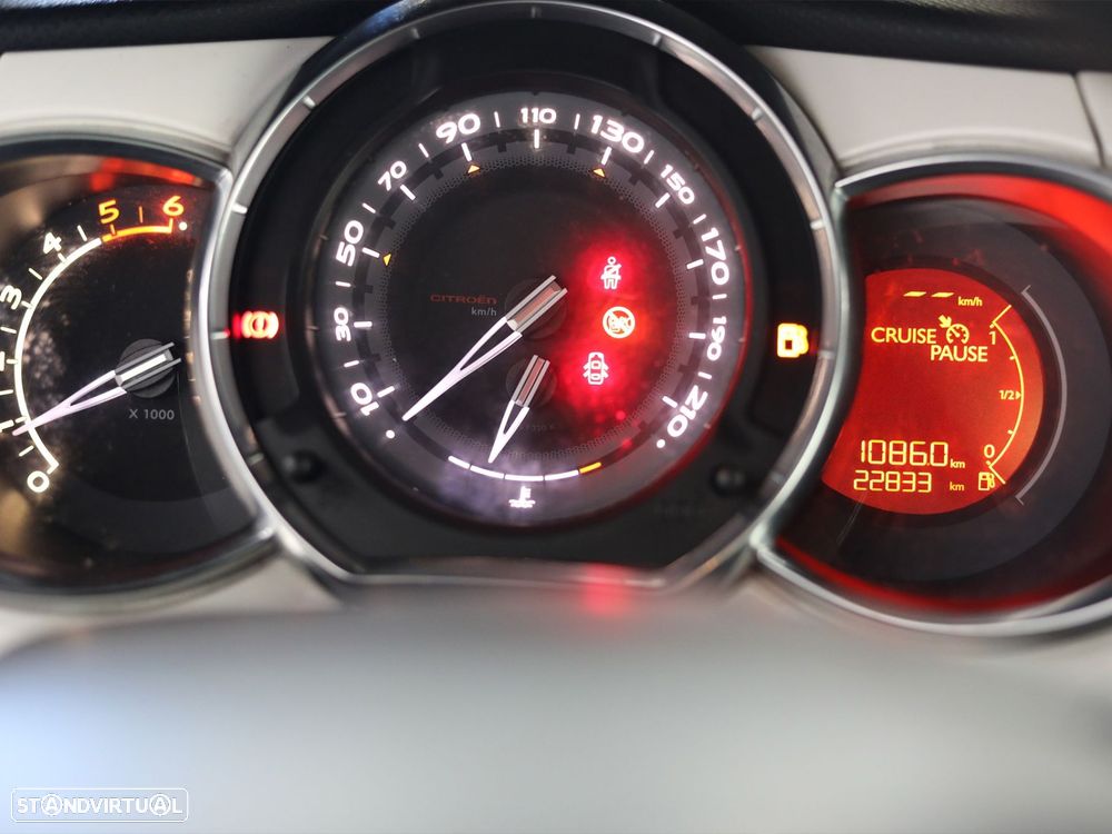 Citroën DS3 1.6 e-HDi So Chic - 10