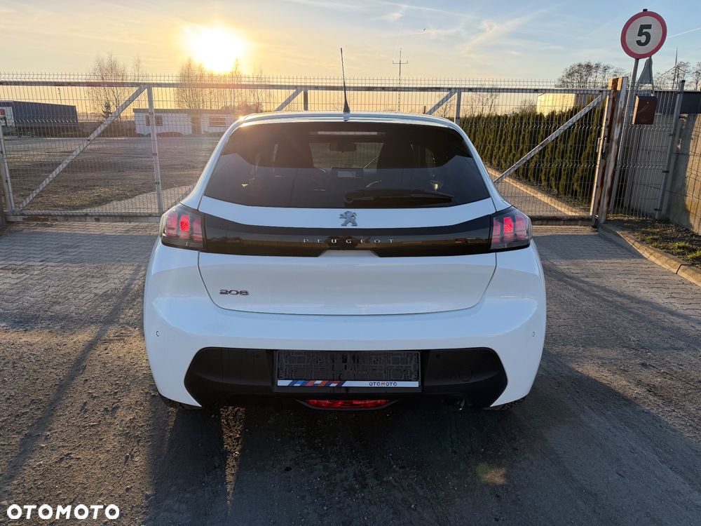Peugeot 208 - 10