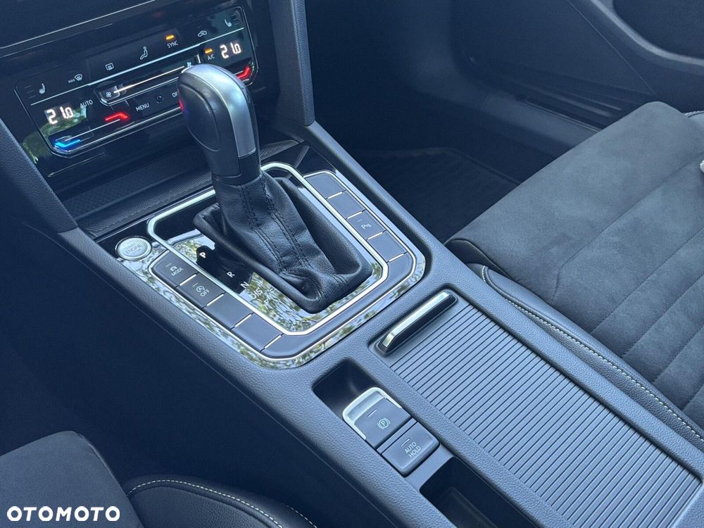 Volkswagen Passat - 31