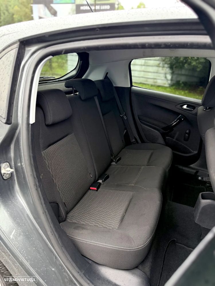 Peugeot 208 1.2 PureTech Style - 25