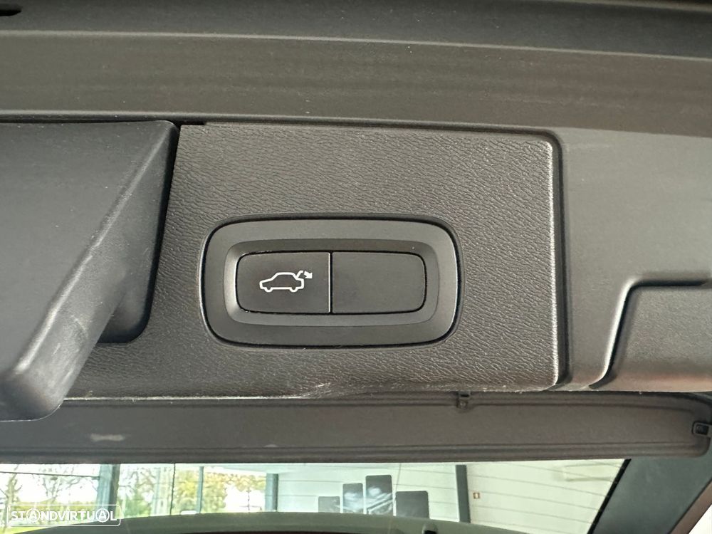 Volvo XC 60 2.0 D4 R-Design Geartronic - 7