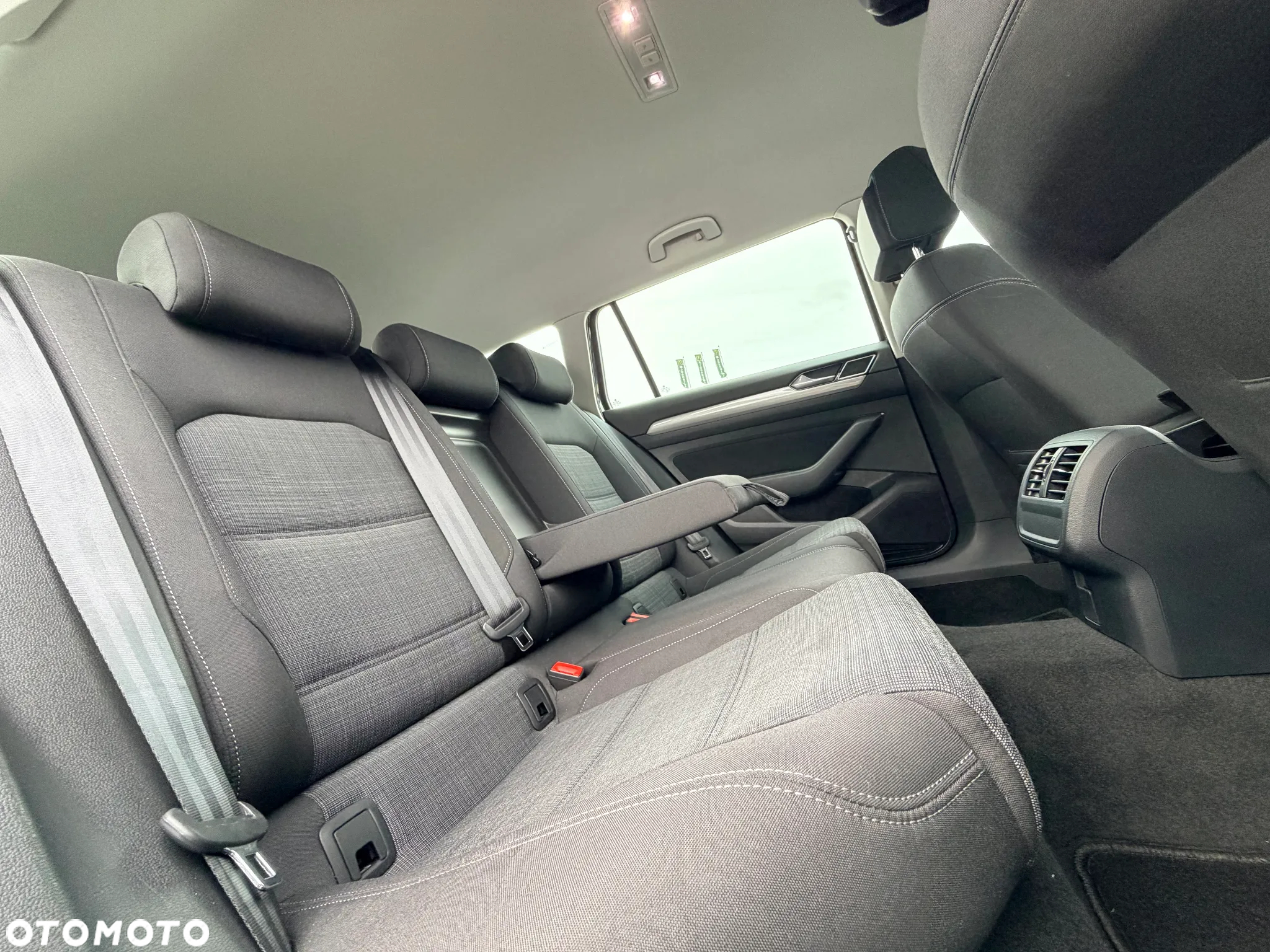 Volkswagen Passat 2.0 TDI EVO Business - 19