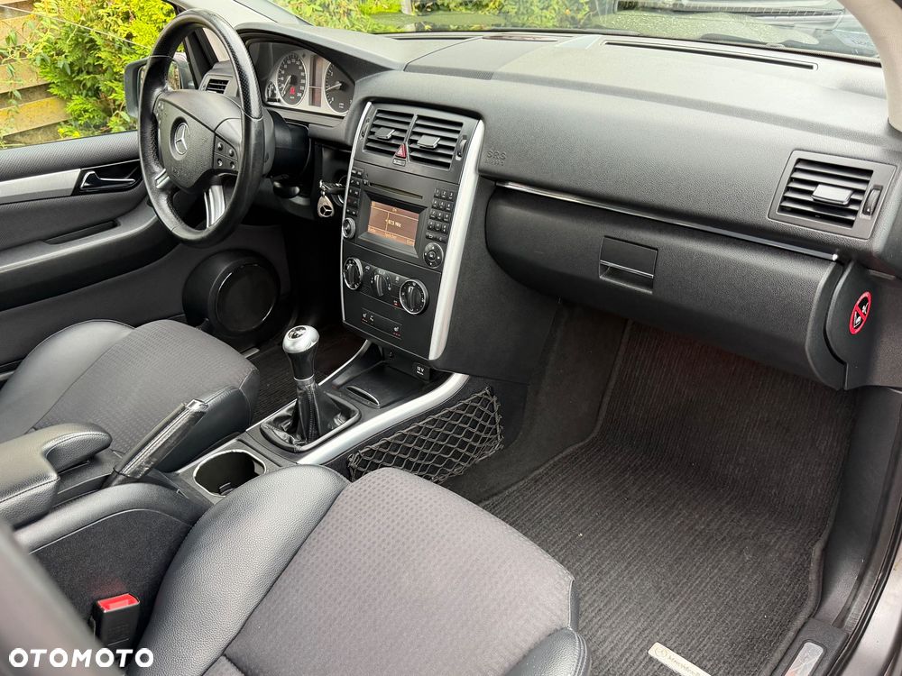 Mercedes-Benz Klasa B 200 Turbo SPORT EDITION - 38
