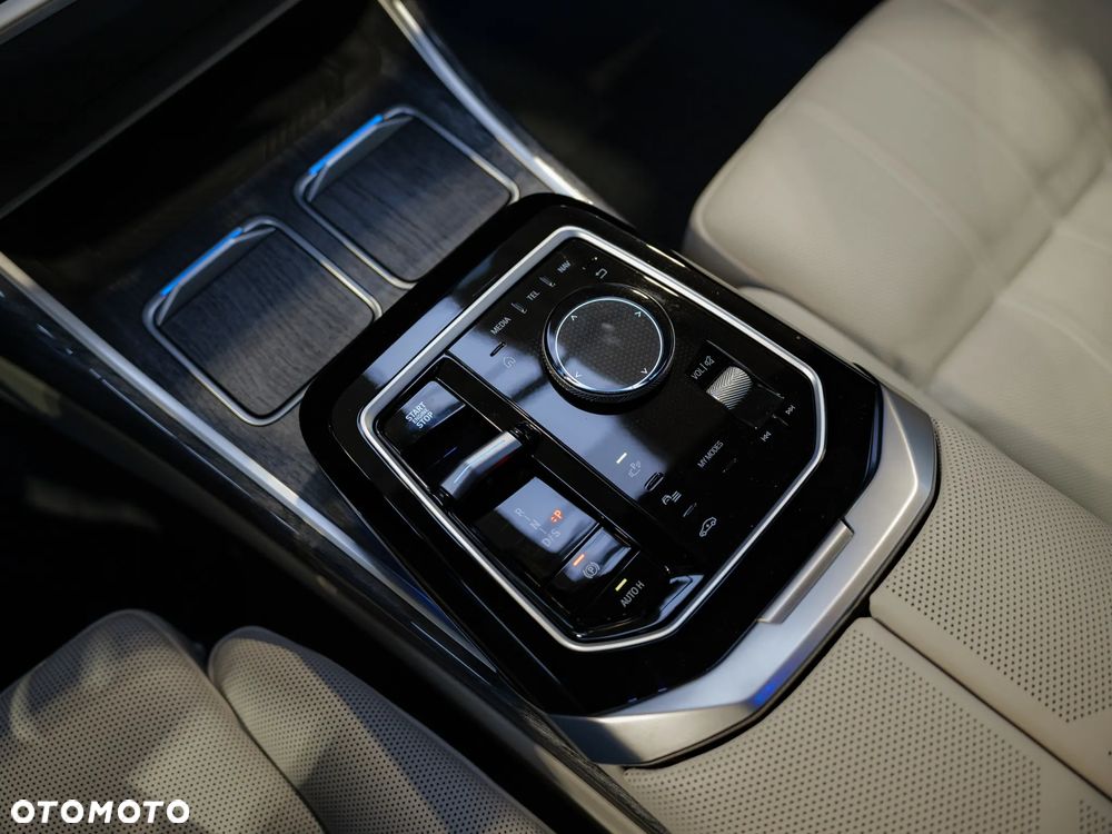 BMW Seria 7 740d xDrive sport - 31