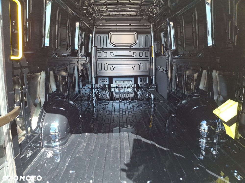 Volkswagen Crafter Furgon 4490 - 17