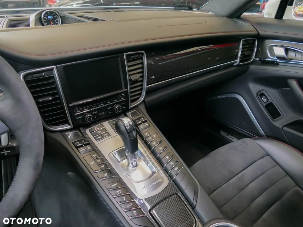 Porsche Panamera GTS - 24