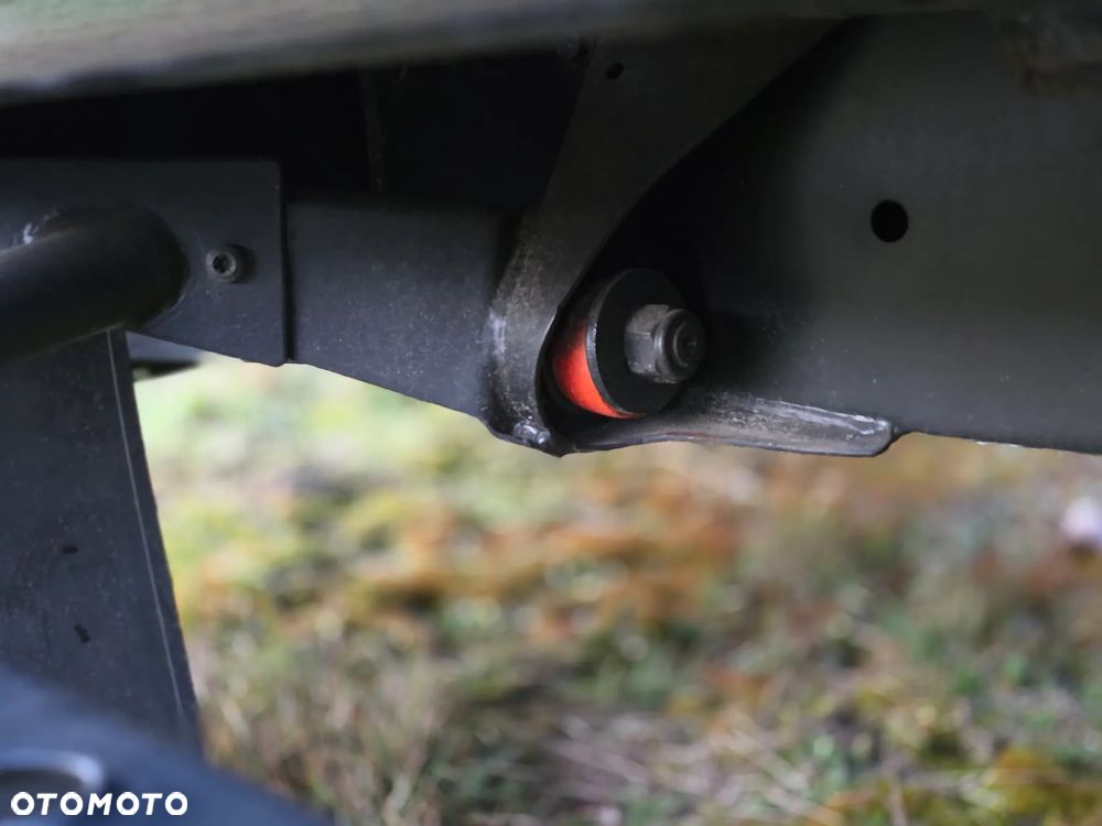 Land Rover Defender - 40