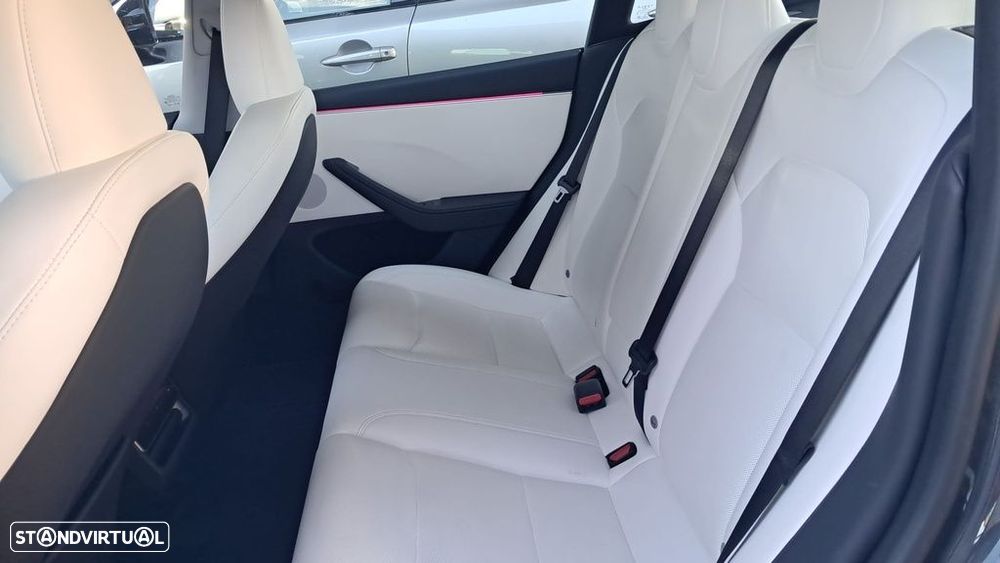 Tesla Model 3 - 7