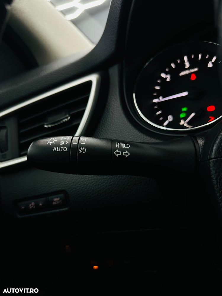 Nissan Qashqai 1.6 DCI Xtronic TEKNA - 30