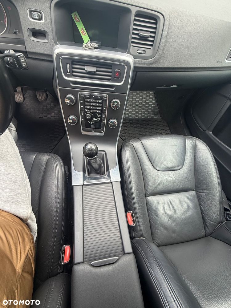 Volvo V60 D3 Momentum - 10