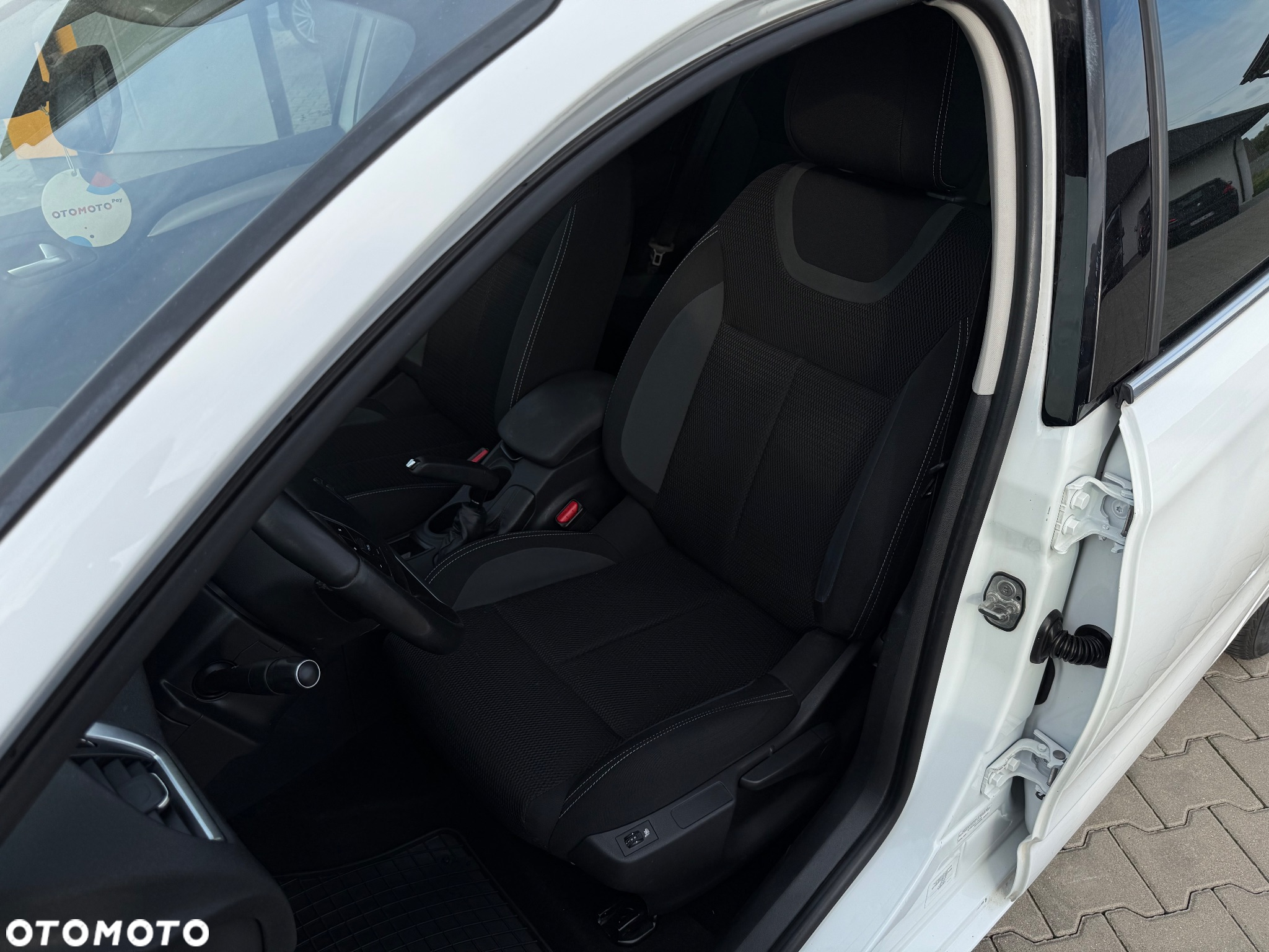 Citroën C4 e-HDi 115 Selection - 19