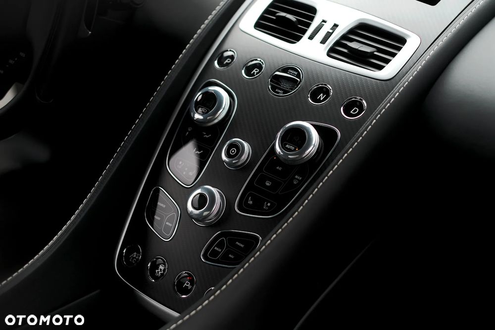 Aston Martin Vanquish - 29