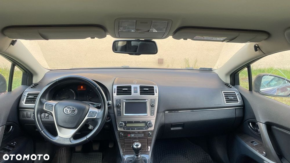 Toyota Avensis 1.8 Premium - 9