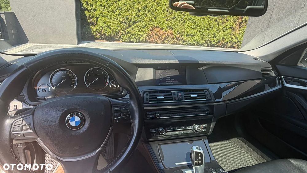 BMW Seria 5 520i - 7