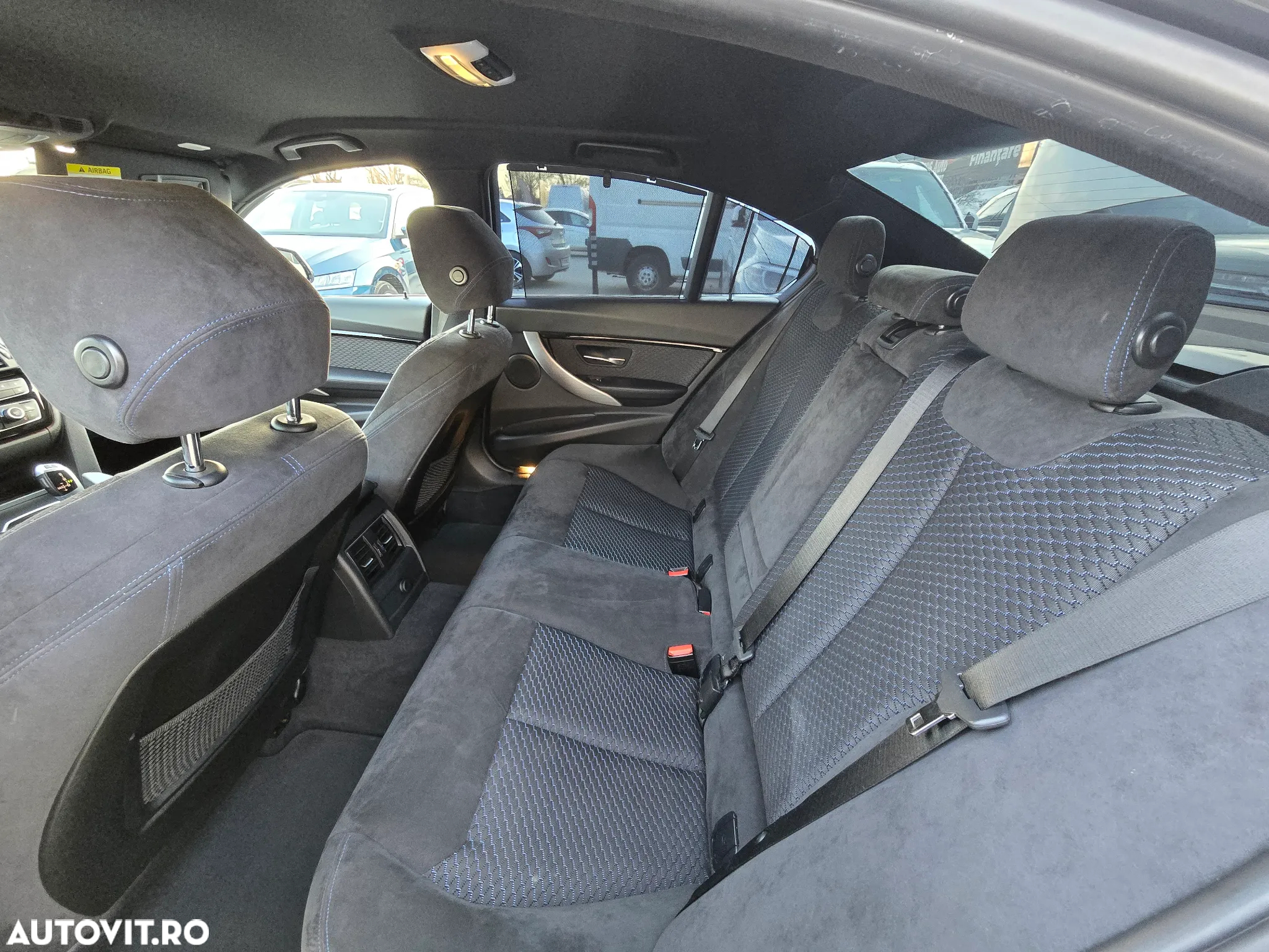 BMW Seria 3 318i Aut. M Sport - 25
