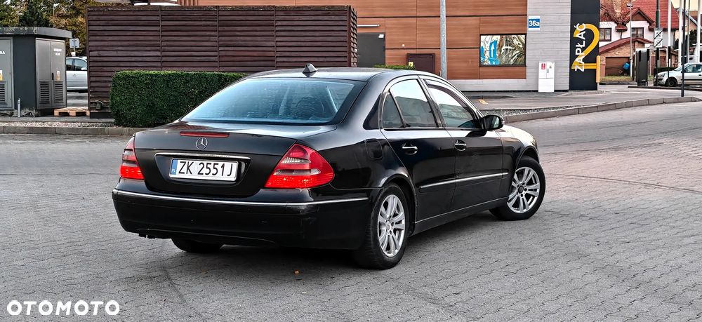 Mercedes-Benz E-Class 2004 photo 5