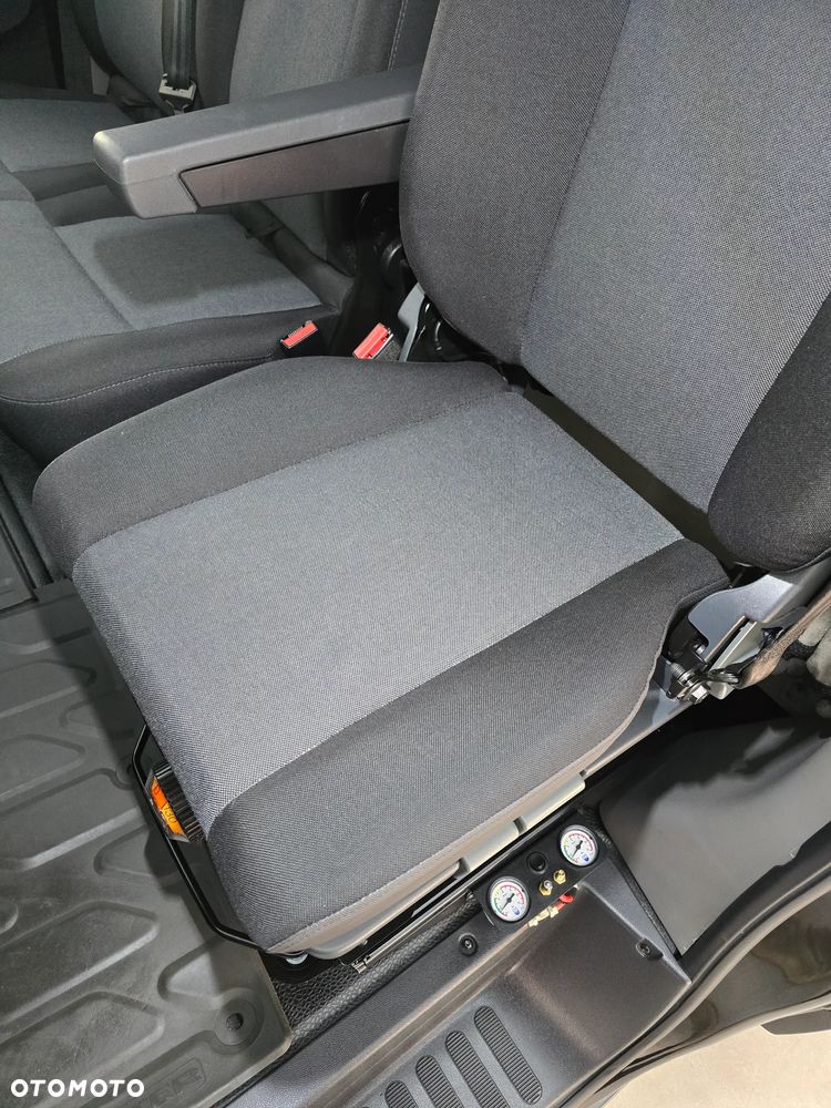 Renault MASTER 12 PALET Tylna OŚ BLIŻNIACZ L4 RWD - DBL Extra 2,3 DCI 165 KM MAXI Długość5,23cm Szerokośc2,45cm Wysokość2,38cm WZMOCNIONE TYLNE ZAWIESZENIE RESOR + PODUSZKI PNEŁMATYCZNE TEMPOMAT FOTEL KIEROWCY PNEŁMATYCZNY LEDY KABINA SYPIALNIANA XL NA GWARANCJA 40 Tyś km STAN JAK NOWY - 37