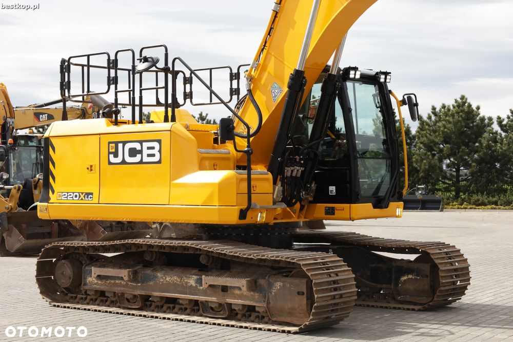 JCB 220X - 13