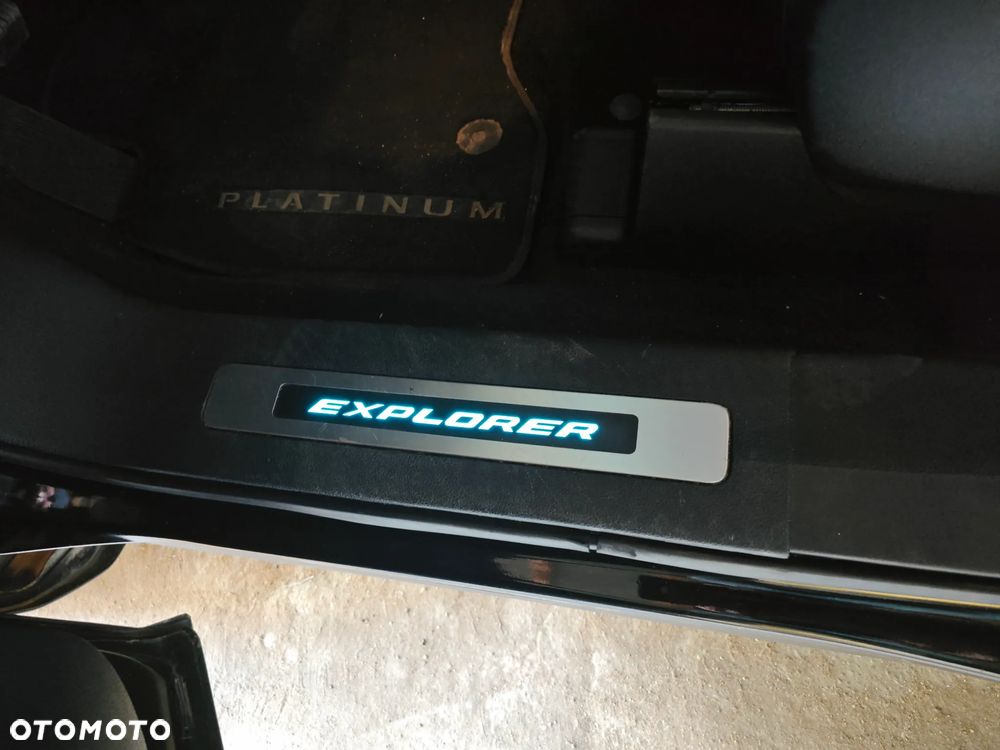 Ford Explorer - 26