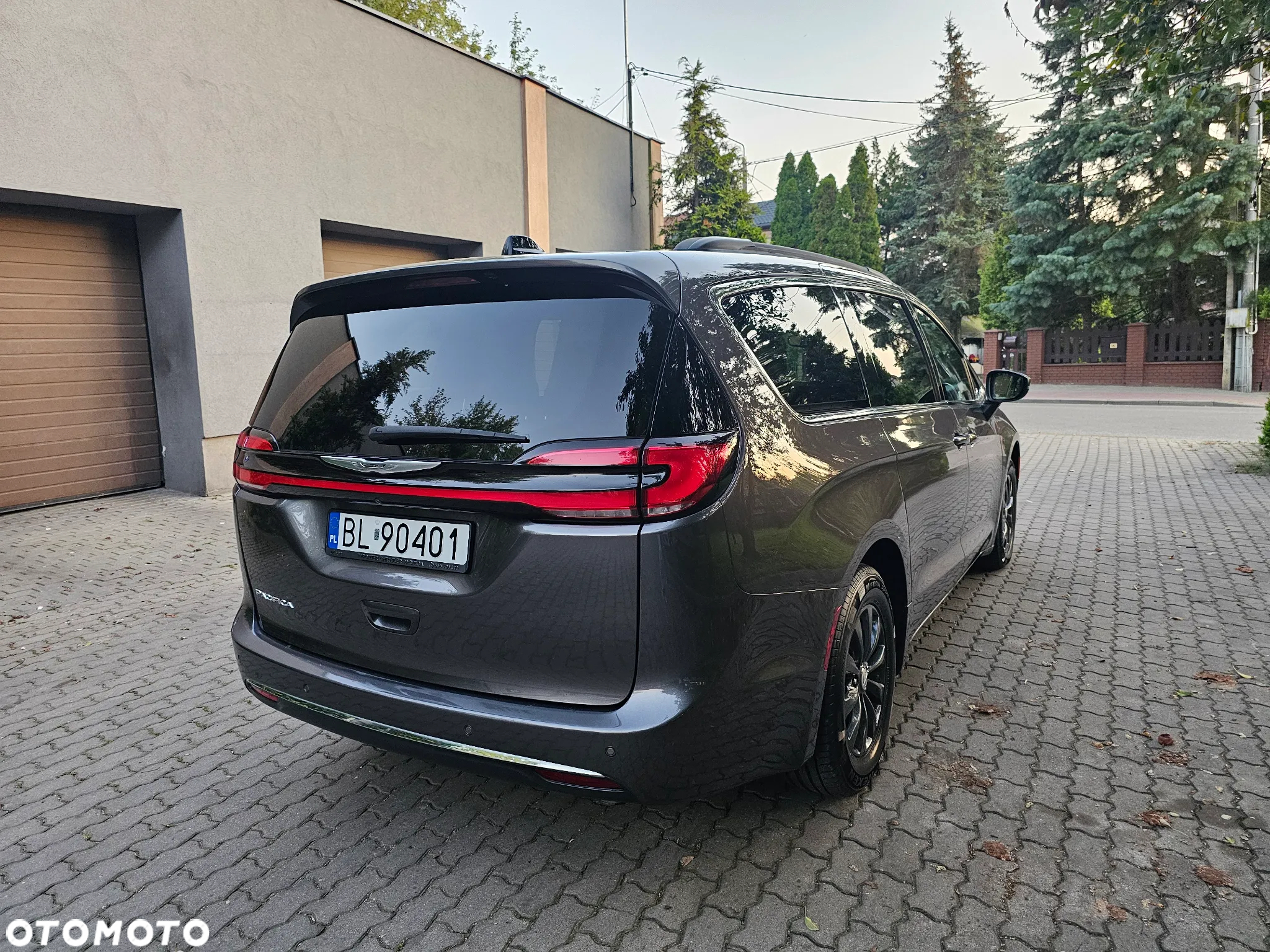 Chrysler Pacifica - 7