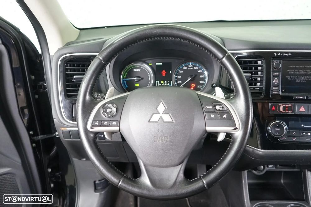 Mitsubishi Outlander 2.0 4WD Plus - 23