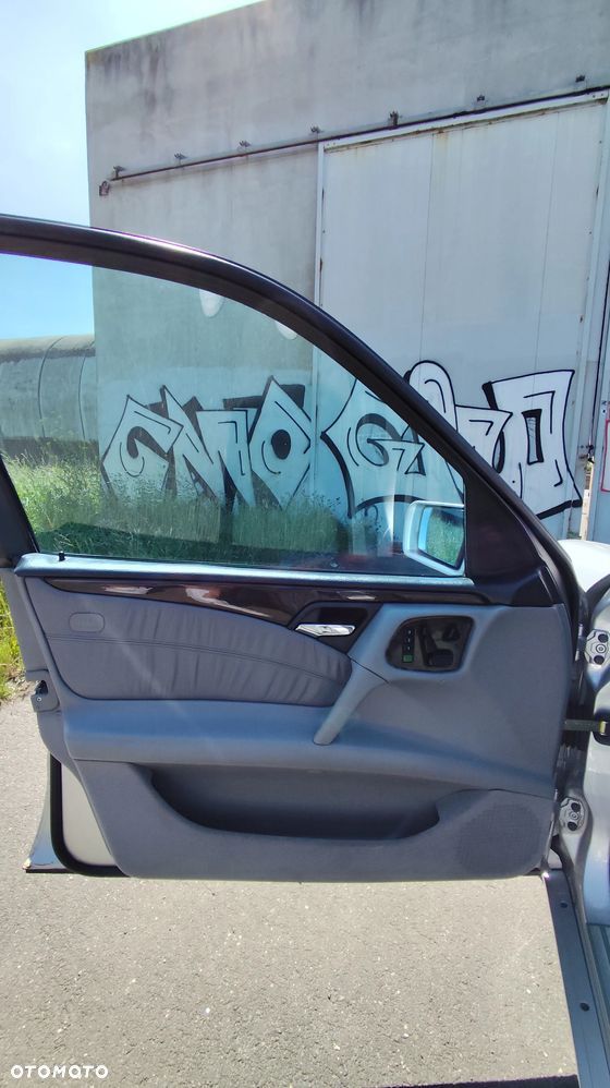 Mercedes-Benz Klasa E 320 Avantgarde - 17