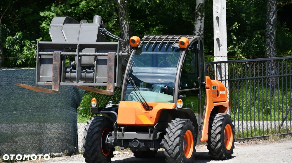 Ausa T 240H - 8