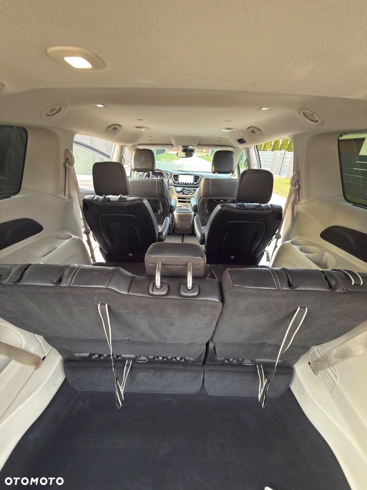 Chrysler Pacifica - 10