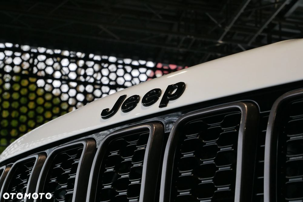 Jeep Grand Cherokee - 37