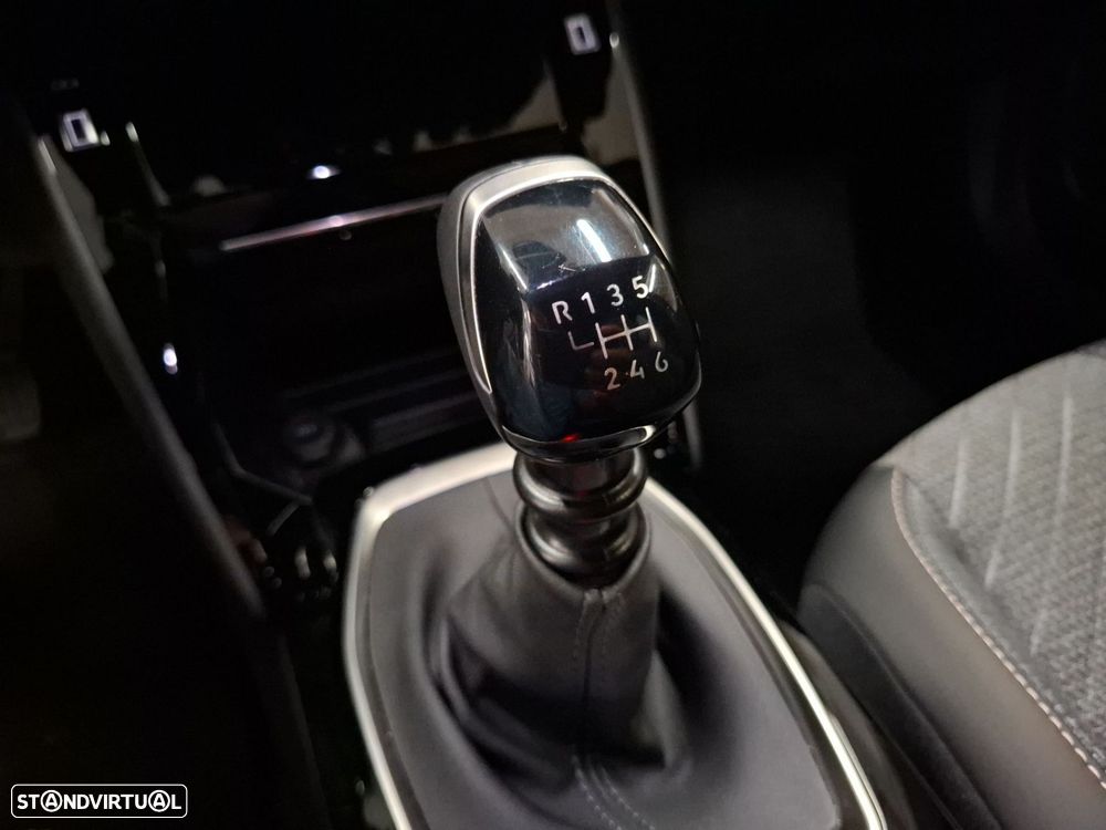 Peugeot 2008 1.2 PureTech Allure - 17