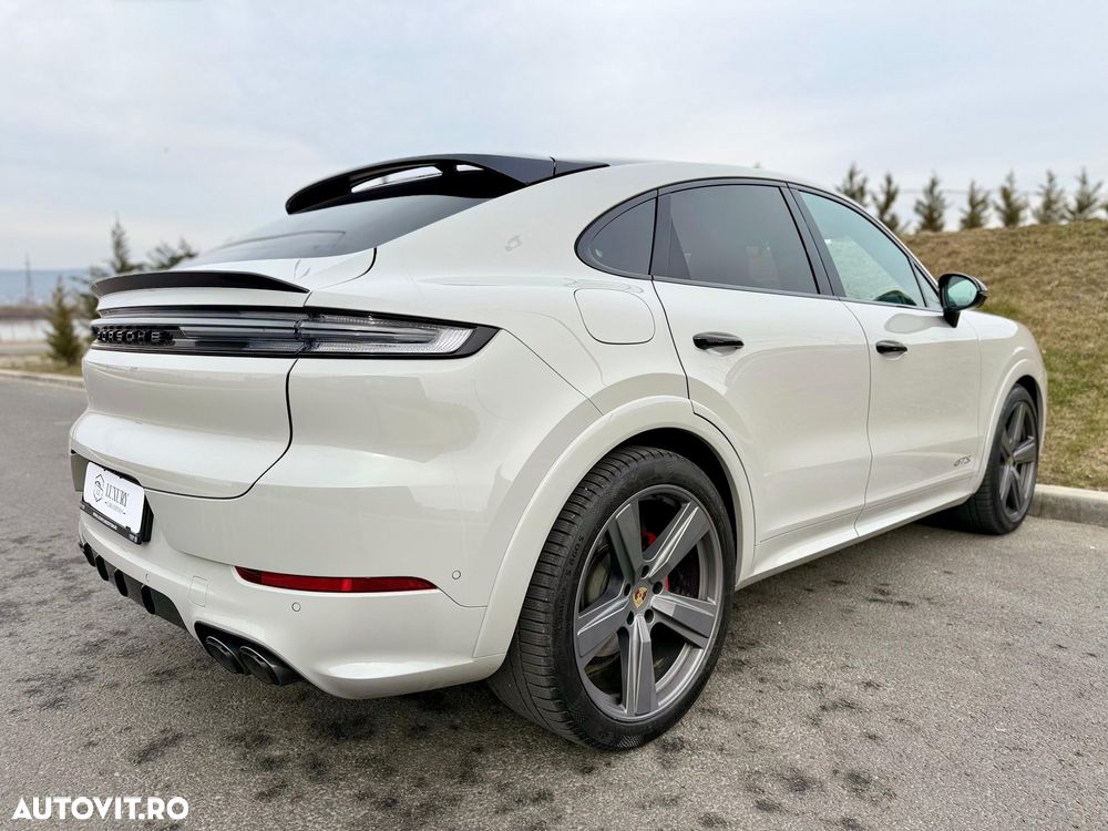 Porsche Cayenne Coupe GTS Tiptronic S - 6